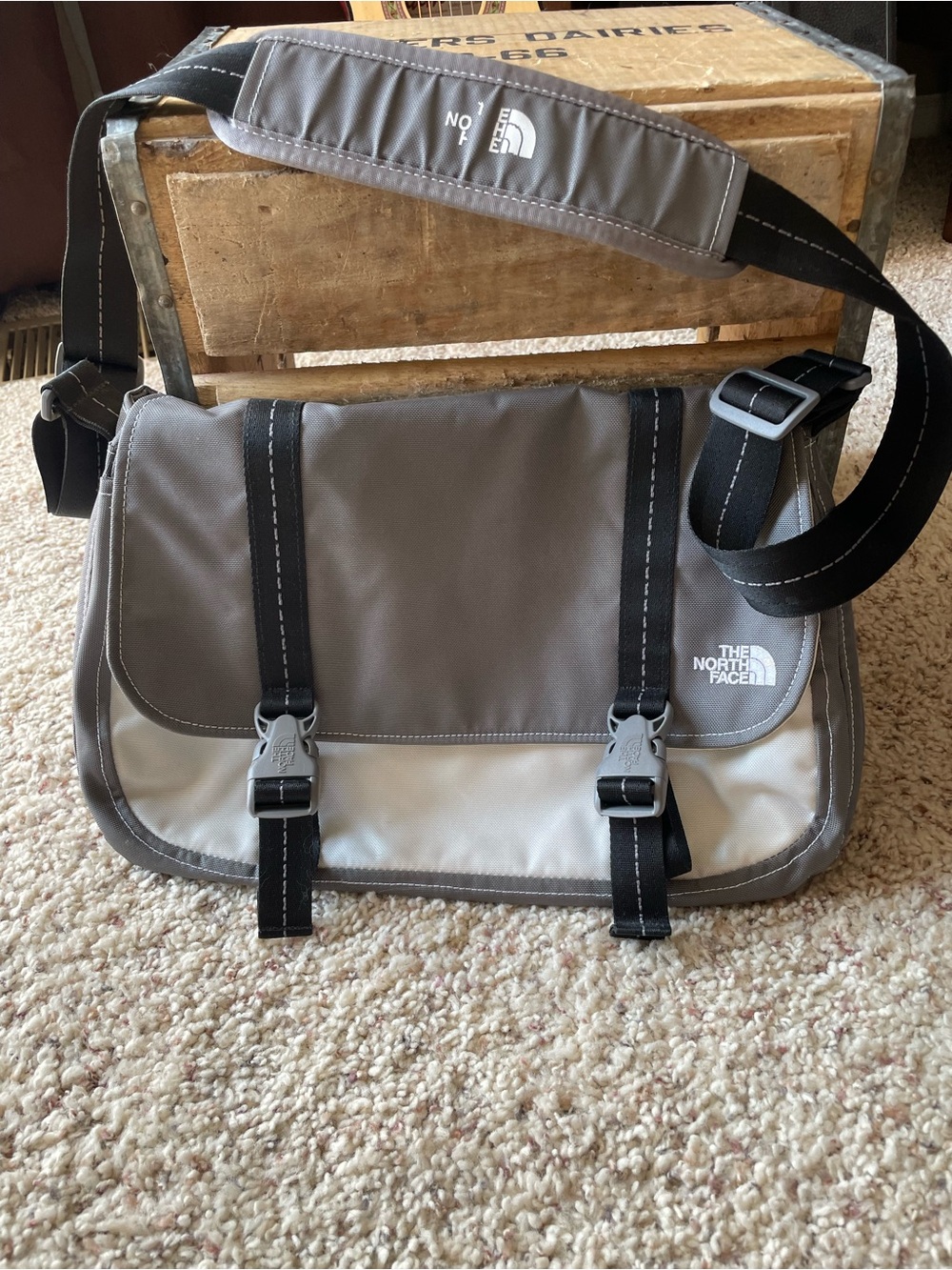 THE NORTH FACE Gray Messenger Bag - Durable Everyday Carry